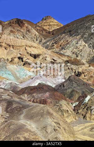 Rocce multicolore nella Death Valley, USA. La famosa tavolozza degli artisti di strada Foto Stock