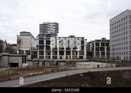 Stoccarda, Germania - 3 febbraio 2018: La vista laterale di un pozzo di costruzione scavato e rinforzato in un cantiere nel centro di Stoccarda Foto Stock