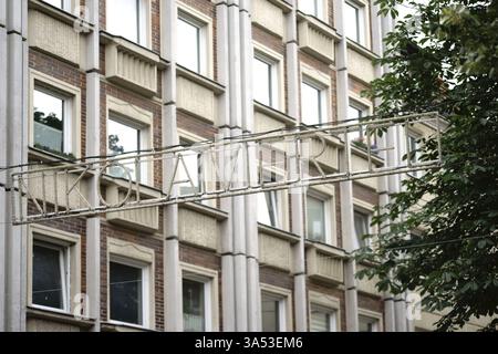 L'ingresso al quartiere Nikolai, un quartiere residenziale e dello shopping di Berlino Foto Stock