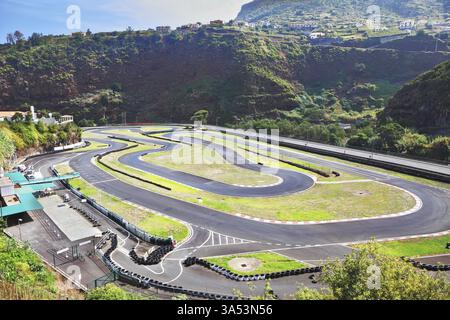 Pista per auto nel famoso resort sull'Atlantico. - Madeira Foto Stock