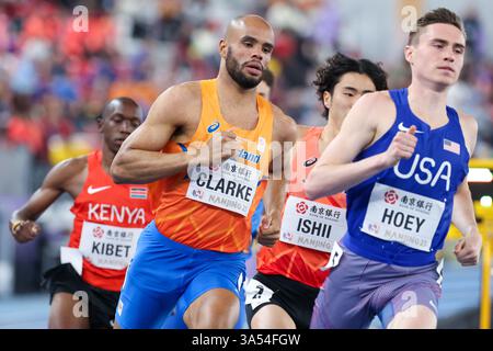 Nanchino, Cina. 21 marzo 2025. NANJING, CINA - 21 MARZO: Ryan Clarke dei Paesi Bassi gareggia nei 800 m uomini durante la prima giornata dei Campionati mondiali di atletica leggera indoor di Nanjing 2025 al Nanjing Youth Olympic Games Sports Park il 21 marzo 2025 a Nanjing, Cina. (Foto di Nikola Krstic/Agenzia BSR) credito: Agenzia BSR/Alamy Live News Foto Stock