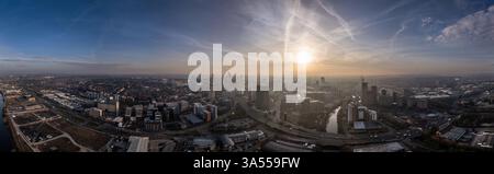 Panorama aereo di Leeds all'alba Foto Stock