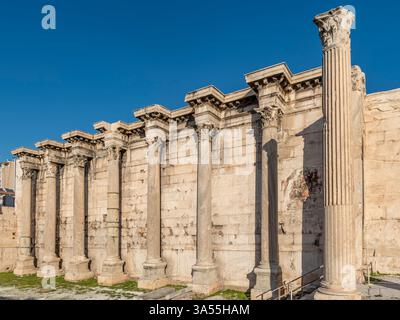 Una vista dell'esterno dell'antica Biblioteca di Adriano nel centro storico di Atene, in Grecia Foto Stock