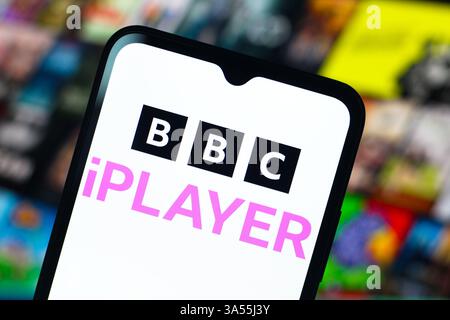 In questa immagine, il logo BBC iPlayer viene visualizzato sullo schermo di uno smartphone. Foto Stock