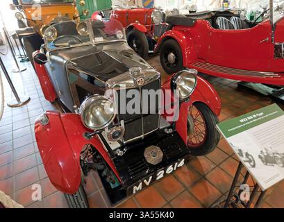Vista frontale di tre quarti di un 1932, MG M Type, nel Campbell Shed al Brooklands Museum Foto Stock
