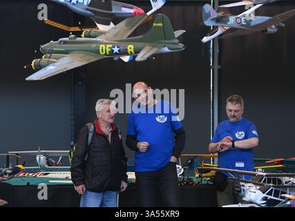 Olomouc, Repubblica Ceca. 21 marzo 2025. I modellisti aeronautici, navali e automobilistici hanno preparato le loro mostre alla vigilia della 23a edizione della mostra interattiva per il modello 2025, incentrata su modelli, collezionismo e tecnologie digitali, giochi, giocattoli e kit, Olomouc, Repubblica ceca, 21 marzo 2025. Crediti: Ludek Perina/CTK Photo/Alamy Live News Foto Stock