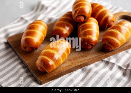 Kolache Rolls fatti in casa pronti da mangiare, vista laterale. Foto Stock