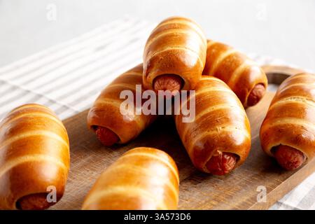 Kolache Rolls fatti in casa pronti da mangiare, vista laterale. Foto Stock