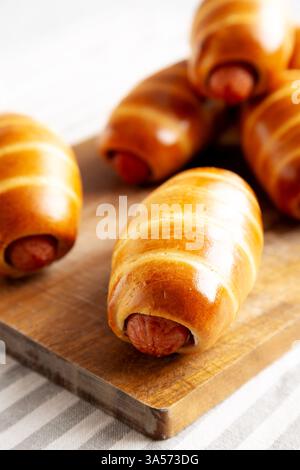 Kolache Rolls fatti in casa pronti da mangiare, vista laterale. Foto Stock