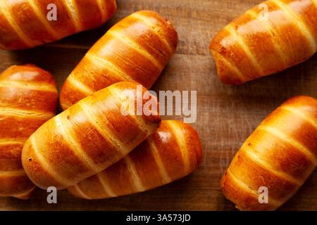 Kolache Rolls fatti in casa pronti da mangiare, vista dall'alto. Foto Stock