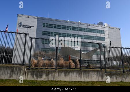Praga, Repubblica Ceca. 21 marzo 2025. Vista dell'edificio della sede centrale di radio Free Europe/radio Liberty (RFE/RL) a Praga. L'amministrazione di Donald Trump aveva smesso di finanziare diverse emittenti finanziate dagli Stati Uniti, tra cui radio Free Europe/radio Liberty (RFE/RL) con sede a Praga il 15 marzo 2025. Radio Free Europe/radio Liberty (RFE/RL) è un'organizzazione mediatica che trasmette notizie in 23 paesi dell'Europa orientale, dell'Asia centrale, del Caucaso e del Medio Oriente con sede a Praga dal 1995. Credito: SOPA Images Limited/Alamy Live News Foto Stock