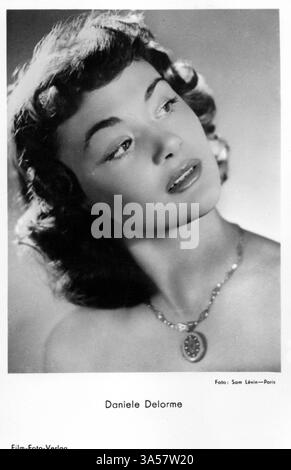 Un'antica cartolina con l'attrice e produttrice cinematografica francese Danielle Delorme, pubblicata in Germania, intorno al 1950 SOLO PER USO EDITORIALE Foto Stock