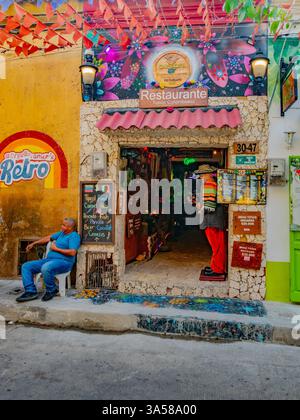 Ingresso di un tipico ristorante colombiano nel quartiere Getsemani, Cartagena, Colombia Foto Stock