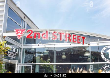 Costa Mesa, California, Stati Uniti - 07-30-2019: Una veduta di un cartello frontale del negozio di abbigliamento di seconda mano conosciuto come 2nd Street. Foto Stock