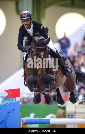 Omar Abdul Aziz AL MARZOOQI in sella a Chacco Bay durante il Saut Hermes 2025, Jumping International FEI CSI 5, evento equestre il 21 marzo 2025 al Grand Palais di Parigi, Francia Foto Stock