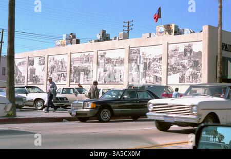 Los Angeles, CALIFORNIA, USA, circa 1989. Serie di murales sul Canter's Deli/ Hairfax Market Building in Fairfax Avenue. Foto Stock