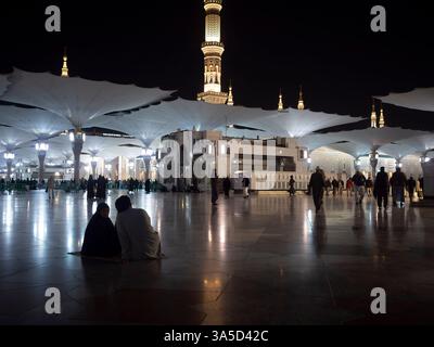 Moschea Nabawi di notte - Madinah, Arabia Saudita Foto Stock