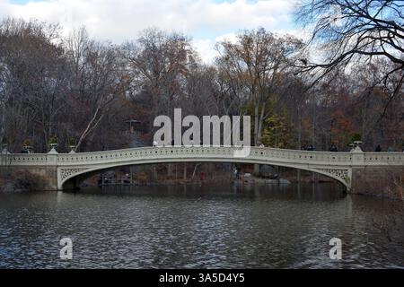 Ponte di prua a Central Park a Manhattan, New York, Stati Uniti Foto Stock