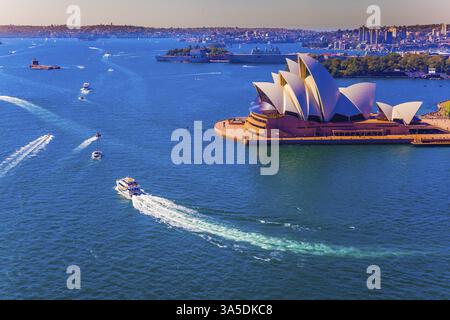 Viaggio in Australia. Magnifico porto di Sydney. Foto scattata da una vista aerea. Concetto di turismo attivo ed ecologico Foto Stock