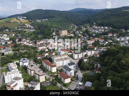 Immagine drone, Steyregg con castello di Steyregg, alta Austria, Austria, Europa Foto Stock