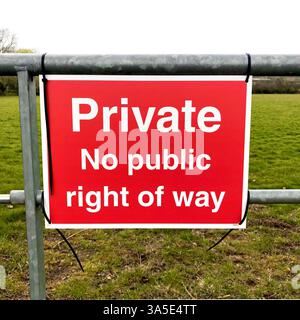 Nessun cartello di diritto di passaggio sui terreni agricoli nel Regno Unito Foto Stock