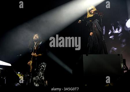 Tom Kaulitz und Bill Kaulitz von Tokio Hotel vivono bei einem Konzert von 'The Tour 2025' nella sala della vita svizzera. Hannover, 22.03.2025 Foto Stock