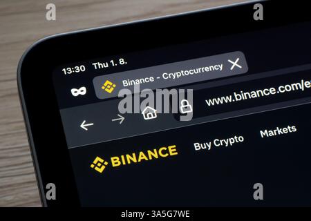 OSTRAVA, CECHIA - 1 AGOSTO 2024: Sito web di Binance cryptocurrency Exchange su dispositivo elettronico, tablet Foto Stock