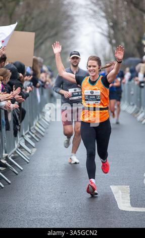 Brentwood, Regno Unito. 23 marzo 2025. Brentwood Half Marathon, Brentwood Essex The Brentwood Half Marathon, è il più grande evento del suo genere in Essex e sponsorizzato da Baker label e raccogliere milioni di sterline per beneficenza Credit: Richard Lincoln/Alamy Live News Foto Stock