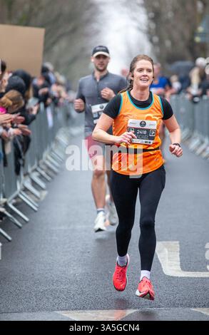 Brentwood, Regno Unito. 23 marzo 2025. Brentwood Half Marathon, Brentwood Essex The Brentwood Half Marathon, è il più grande evento del suo genere in Essex e sponsorizzato da Baker label e raccogliere milioni di sterline per beneficenza Credit: Richard Lincoln/Alamy Live News Foto Stock
