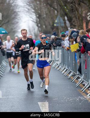 Brentwood, Regno Unito. 23 marzo 2025. Brentwood Half Marathon, Brentwood Essex The Brentwood Half Marathon, è il più grande evento del suo genere in Essex e sponsorizzato da Baker label e raccogliere milioni di sterline per beneficenza Credit: Richard Lincoln/Alamy Live News Foto Stock