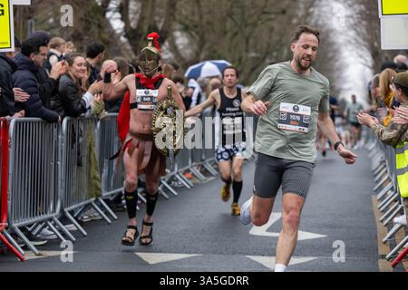 Brentwood Essex 23 marzo 2025 mezza maratona di beneficenza Brentwood, Brentwood Essex UK crediti: Ian Davidson/Alamy Live News Foto Stock