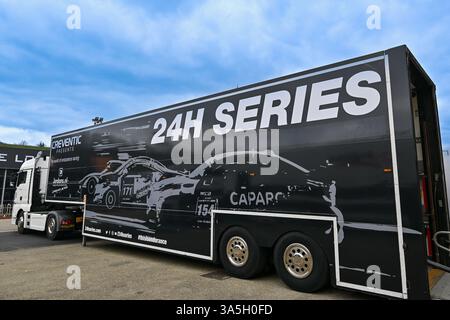 Mugello, Italia. 23 marzo 2025. Dettaglio del camion 2025 della serie 24 ore durante la 12 ore Michelin del Mugello 2025, gara Endurance nel Mugello, Italia, 22 marzo 2025 Credit: Independent Photo Agency/Alamy Live News Foto Stock
