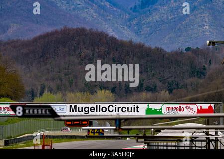 Mugello, Italia. 23 marzo 2025. Dettaglio del circuito del Mugello durante la 12 ore Michelin del Mugello 2025, gara Endurance nel Mugello, Italia, 22 marzo 2025 Credit: Independent Photo Agency/Alamy Live News Foto Stock