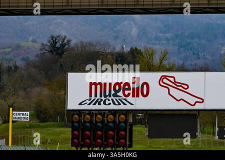 Mugello, Italia. 23 marzo 2025. Dettaglio del circuito del Mugello durante la 12 ore Michelin del Mugello 2025, gara Endurance nel Mugello, Italia, 22 marzo 2025 Credit: Independent Photo Agency/Alamy Live News Foto Stock