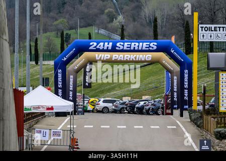 Mugello, Italia. 23 marzo 2025. 24 ore serie Paddock e Logo durante Michelin 12H Mugello 2025, Endurance Race in Mugello, Italia, 22 marzo 2025 Credit: Independent Photo Agency/Alamy Live News Foto Stock