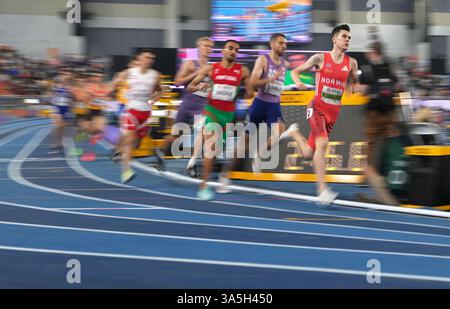 (250323) -- NANCHINO, 23 marzo 2025 (Xinhua) -- Jakob Ingebrigtsen (1° R) di Norvegia gareggia durante la finale maschile dei 1500 m ai Campionati mondiali di atletica leggera indoor 2025 a Nanchino, nella provincia cinese di Jiangsu, 23 marzo 2025. (Xinhua/li Bo) Foto Stock
