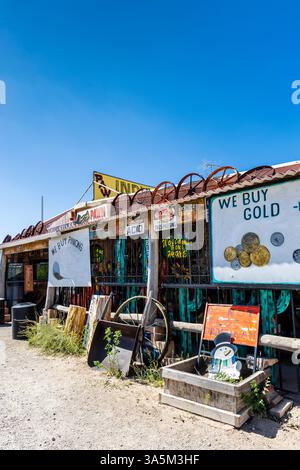 Esterno dell'Indian Trail Trading Post lungo la storica Route 66, Grants, New Mexico, Stati Uniti Foto Stock