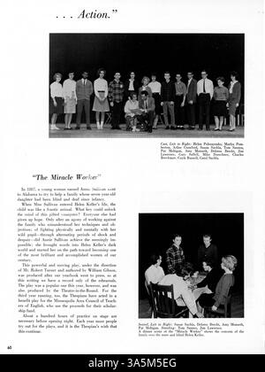 L'annuario Tradewind 1963 della Tradewind High School documenta i momenti salienti dell'anno accademico 1962-1963, concentrandosi sui risultati degli studenti, sui club, sull'atletica leggera e sugli eventi chiave. Gli studenti afroamericani sono presenti per il loro ruolo nel plasmare l’ambiente educativo della scuola. Foto Stock