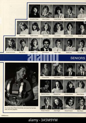 L'annuario "Revolution" del 1982 della Jefferson High School mostra studenti, docenti, atletica leggera e club scolastici dell'anno scolastico 1981-1982. Foto Stock