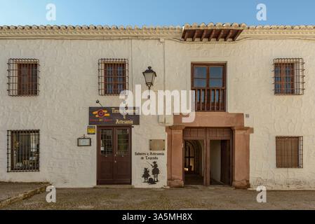 Campo del Quijote, un negozio di gastronomia e artigianato situato in via Santo Tomas nella città di Villanueva de los Infantes, provincia di Ciudad Real, Spagna, UE. Foto Stock