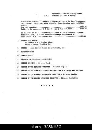 I 1960 verbali della riunione del Minneapolis Public Library Board, che illustrano in dettaglio le decisioni su finanziamenti, miglioramenti dei servizi e pianificazione della sensibilizzazione della comunità per l'anno. Foto Stock