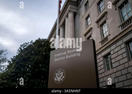 Washington, Stati Uniti. 23 marzo 2025. La sede dell'IRS (Internal Revenue Service) si trova a Washington, DC domenica 23 marzo 2025. L'IRS si sta avvicinando a un accordo con l'immigrazione e l'applicazione delle dogane (ICE) per condividere i dati dei sospetti immigrati non documentati. Foto di Bonnie Cash/UPI credito: UPI/Alamy Live News Foto Stock