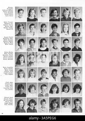 Questo annuario del 1987 della Hopkins North Junior High cattura le principali attrazioni accademiche, atletiche ed extracurriculari dell'anno scolastico 1986-1987. Foto Stock
