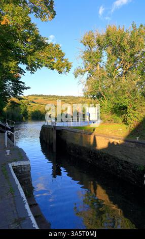 Saltford chiuse sul fiume Avon, villaggio di Saltford, vicino a Bristol, Inghilterra sud-occidentale. Effettuata a marzo 2025 inverno/primavera Foto Stock