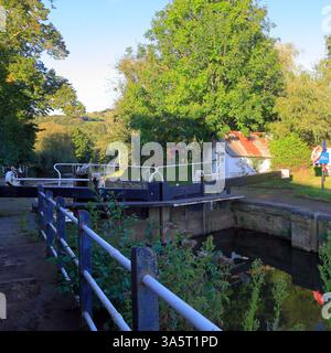 Saltford chiuse sul fiume Avon, villaggio di Saltford, vicino a Bristol, Inghilterra sud-occidentale. Effettuata a marzo 2025 inverno/primavera Foto Stock