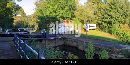 Saltford chiuse sul fiume Avon, villaggio di Saltford, vicino a Bristol, Inghilterra sud-occidentale. Effettuata a marzo 2025 inverno/primavera Foto Stock