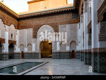 Afrika, Marokko, Marrakesch, Medersa Ben Youssef, Innenhof Foto Stock