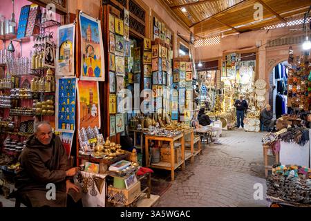 Afrika, Marokko, Marrakech, Geschäfte im Souk Foto Stock