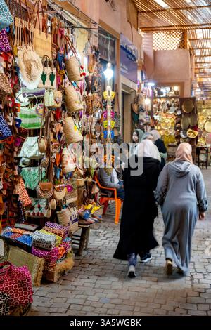 Afrika, Marokko, Marrakech, Geschäfte im Souk Foto Stock