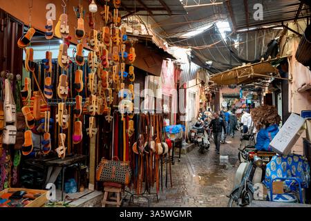 Afrika, Marokko, Marrakech, Geschäfte im Souk Foto Stock